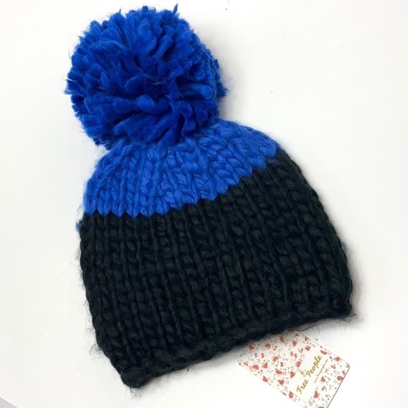 Free People Cozy Up Pom Beanie blue black NWT - Picture 1 of 5